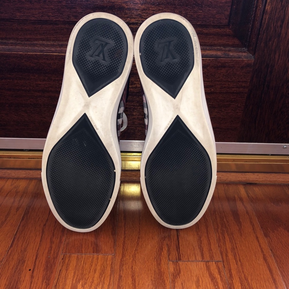 Louis Vuitton Men Luxury Sneaker - Picture 6 of 10